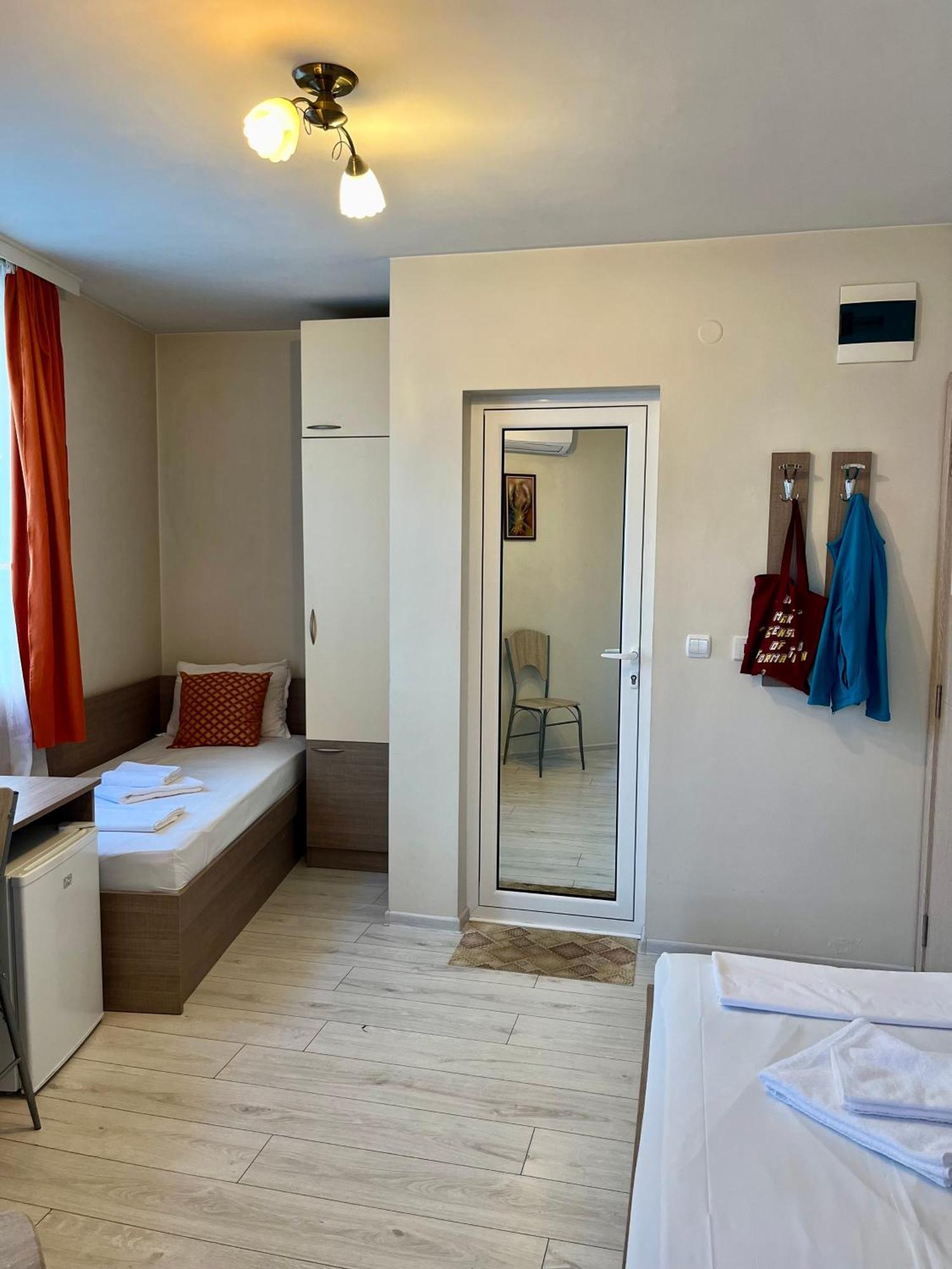Хостел Атлас - Hostel Atlas Blagoevgrad Buitenkant foto